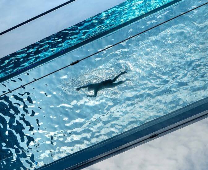 piscine incroyable à Londres, piscine suspendue et transparente