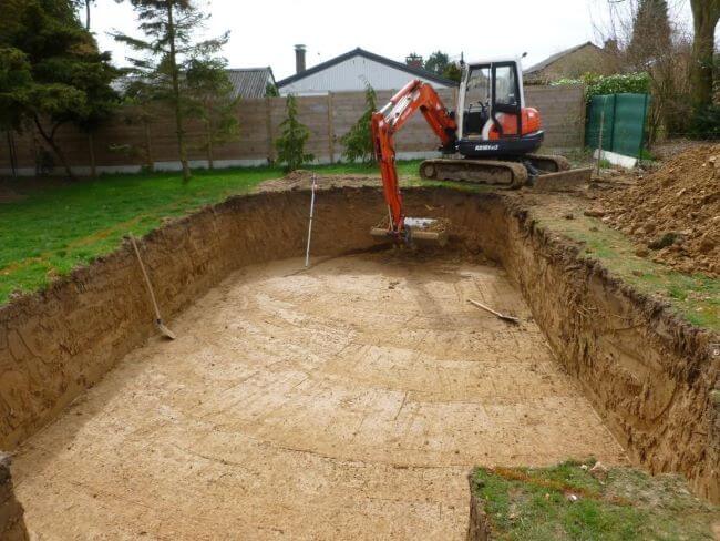 excavation de l'emplacement d'une piscine coque